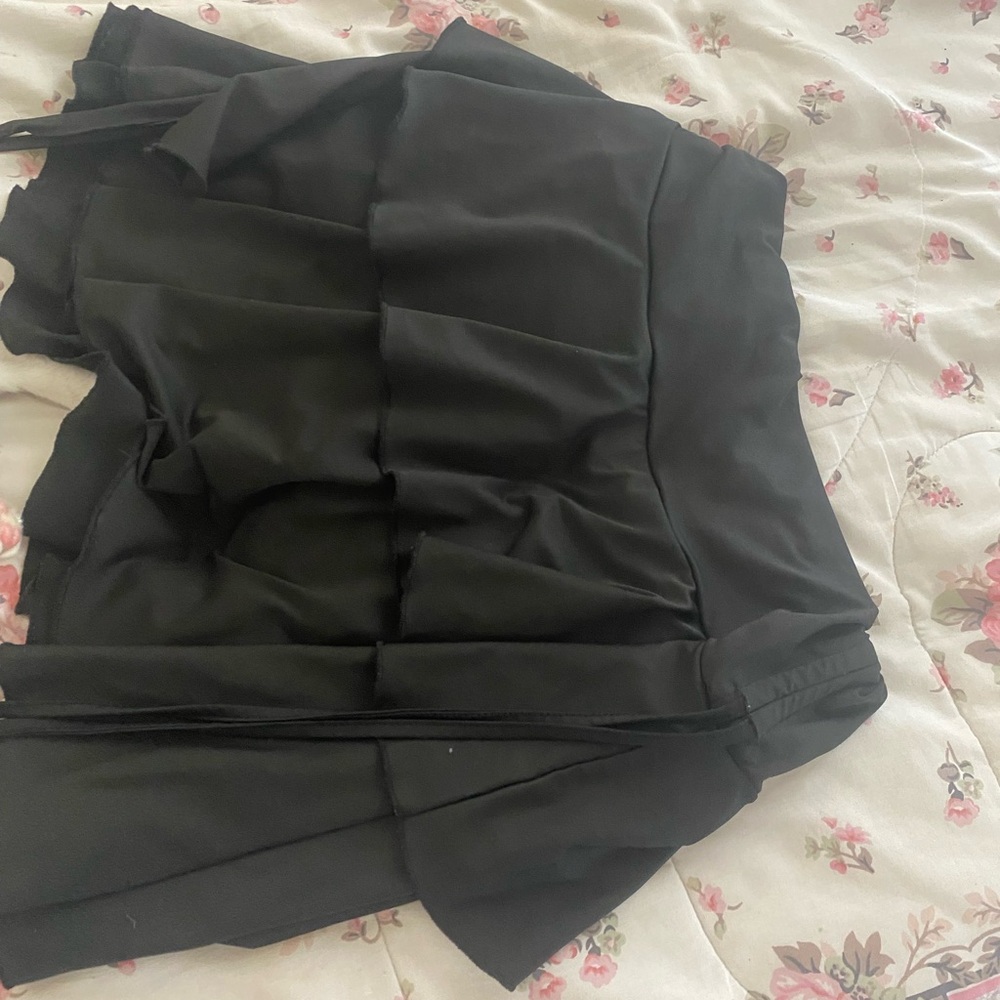 Elegant Black Layered Skirt - Picture 2 of 2